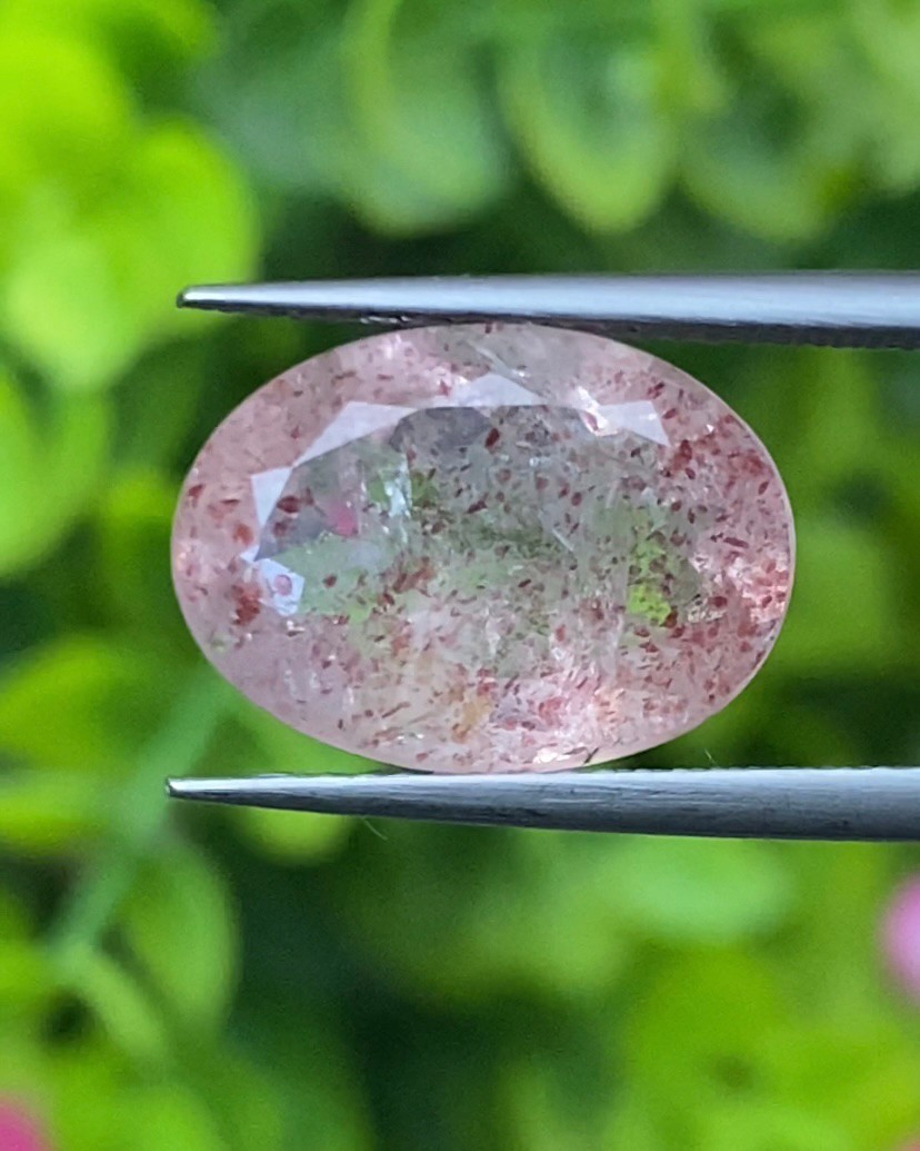 สตอเบอรี่ ควอตซ์ Strawberry Quartz