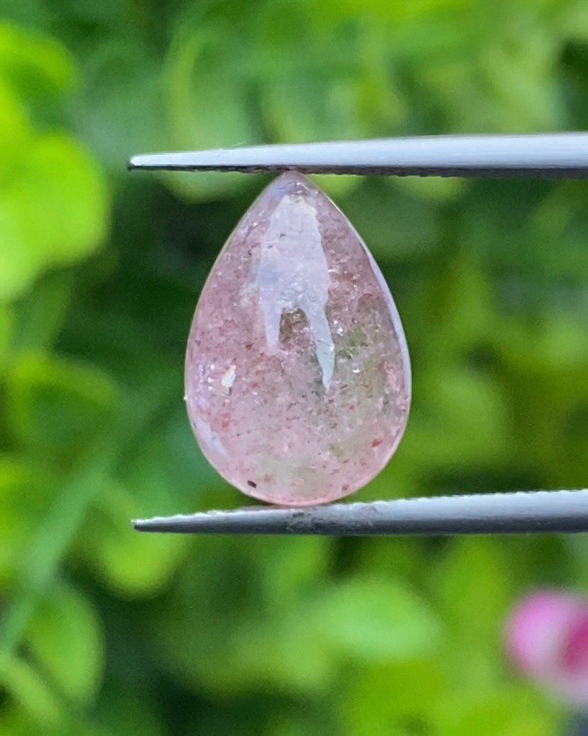 สตอเบอรี่ ควอตซ์ Strawberry Quartz