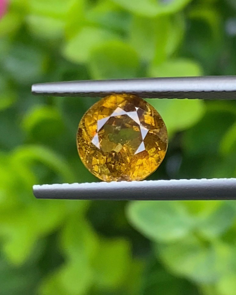 สฟีน Natural Sphene
