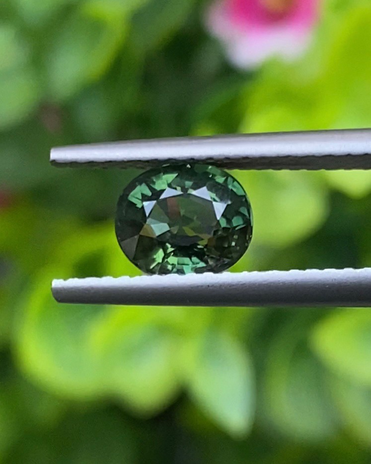 พลอย เขียวส่อง Green sapphire