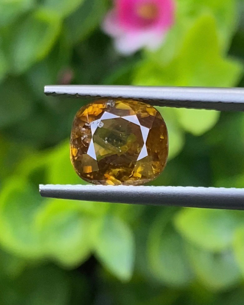สฟีน Natural Sphene