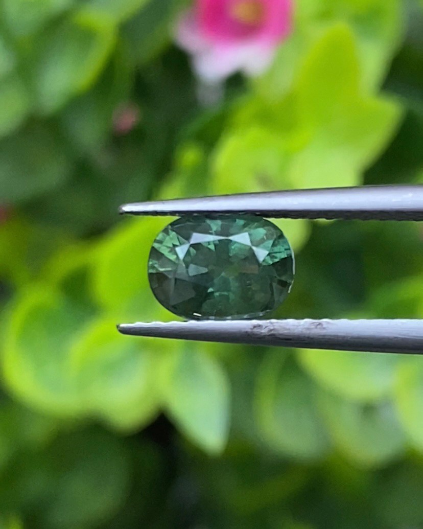 พลอย เขียวส่อง Green sapphire