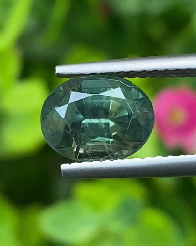 พลอย เขียวส่อง Green sapphire