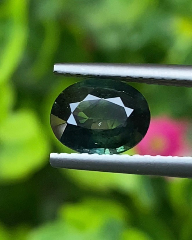 พลอย เขียวส่อง Green sapphire
