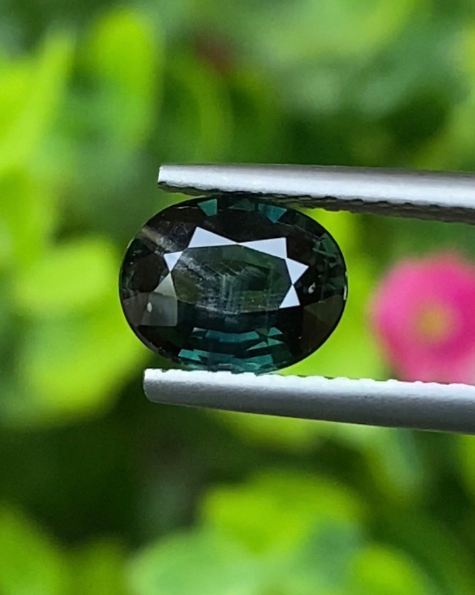 พลอย เขียวส่อง Green sapphire