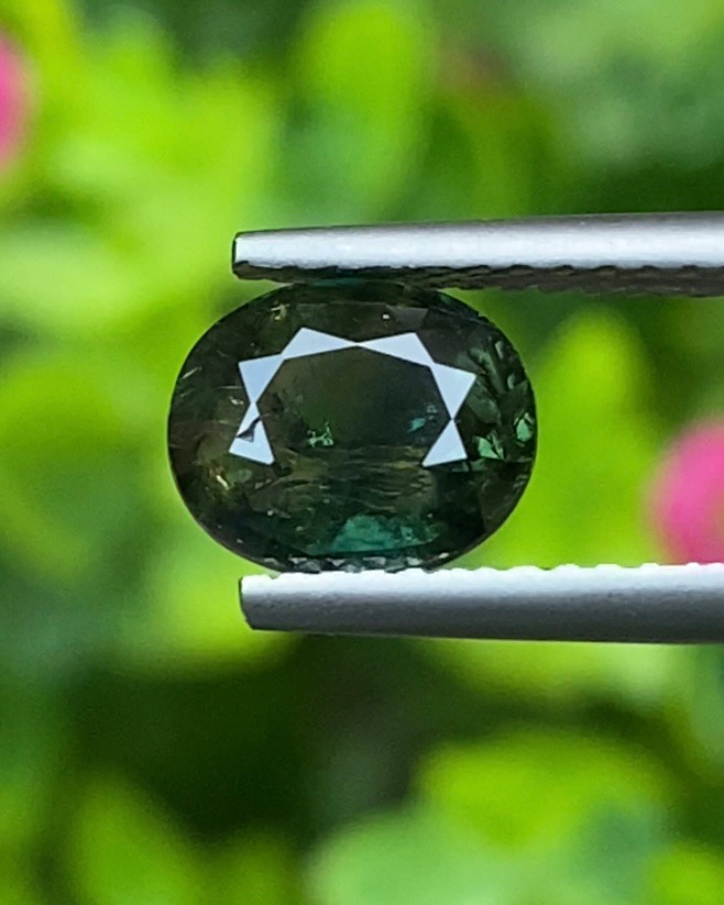พลอย เขียวส่อง Green sapphire