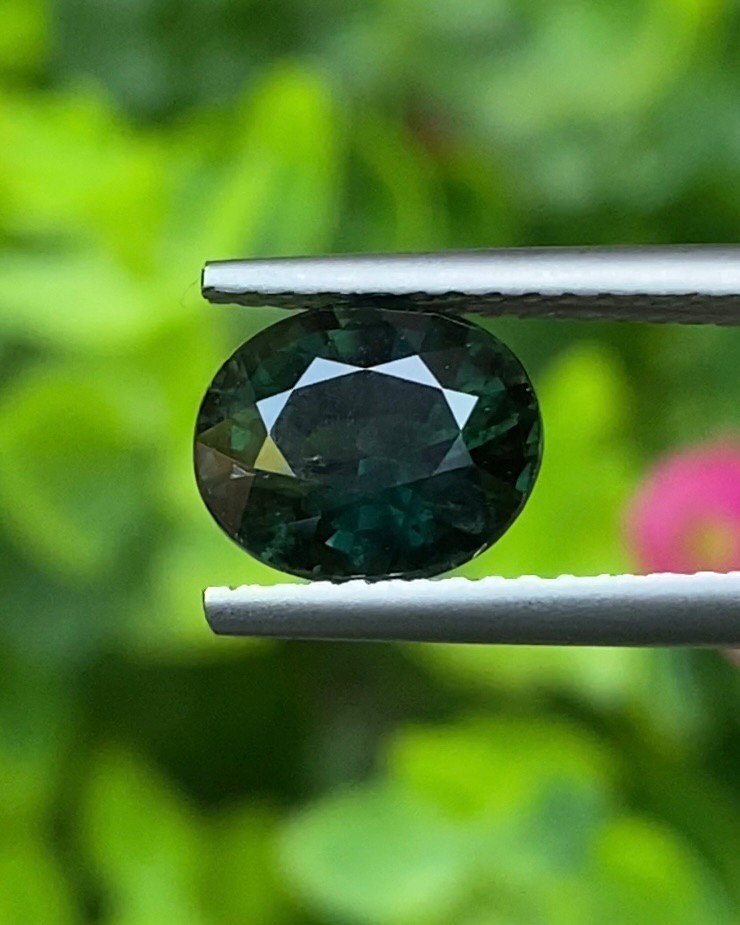 พลอย เขียวส่อง Green sapphire