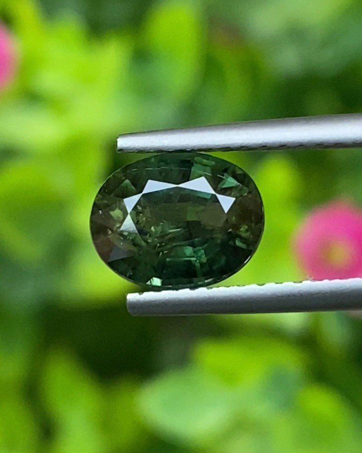 พลอย เขียวส่อง Green sapphire