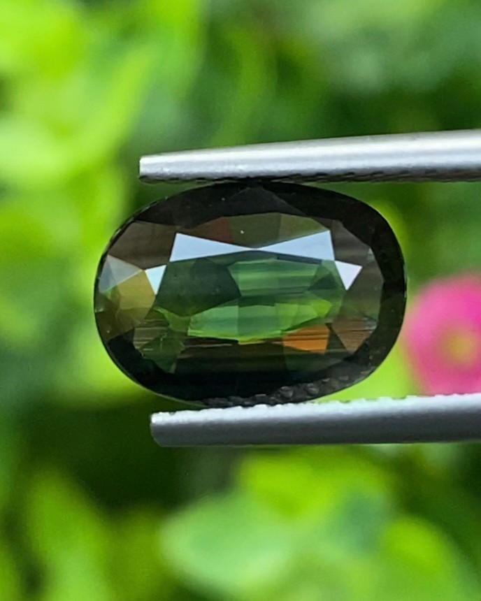 พลอย เขียวส่อง Green sapphire