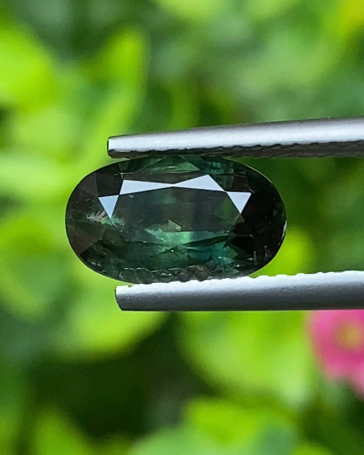 พลอย เขียวส่อง Green sapphire