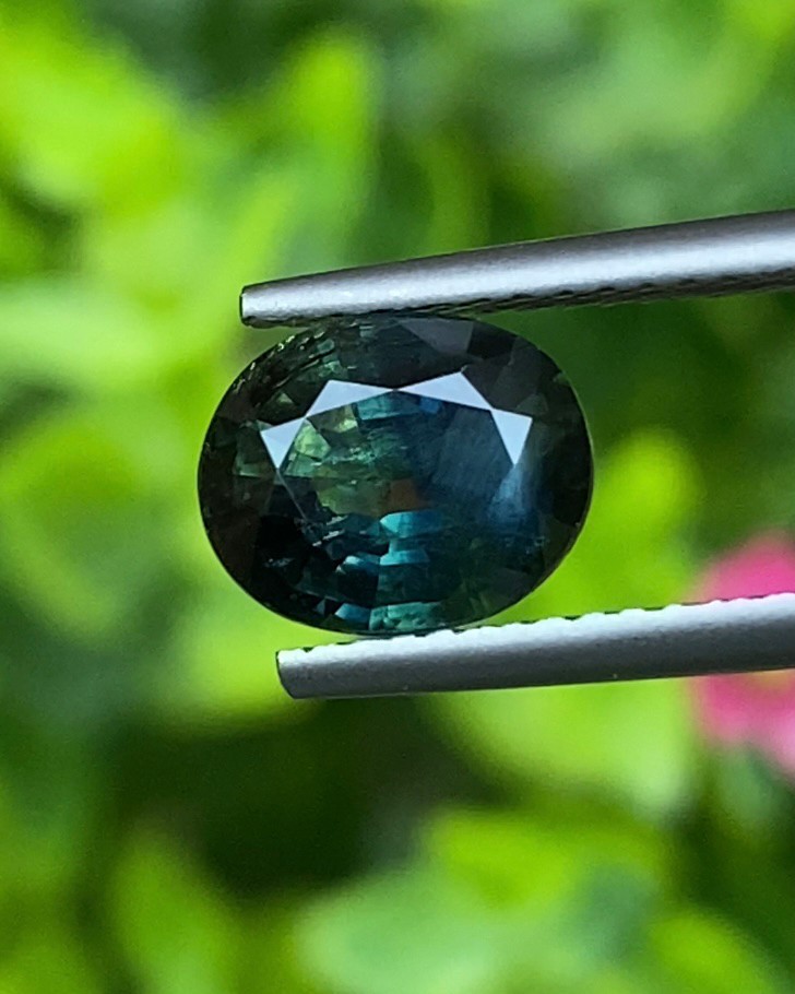 พลอย เขียวส่อง Green sapphire