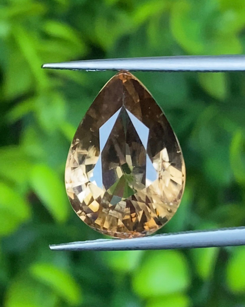 เพทาย Natural Zircon