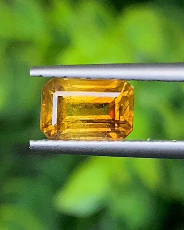 บุษราคัม (Yellow Sapphire)