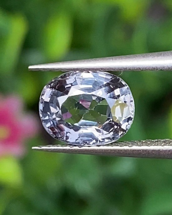 สปิเนล Natural Spinel