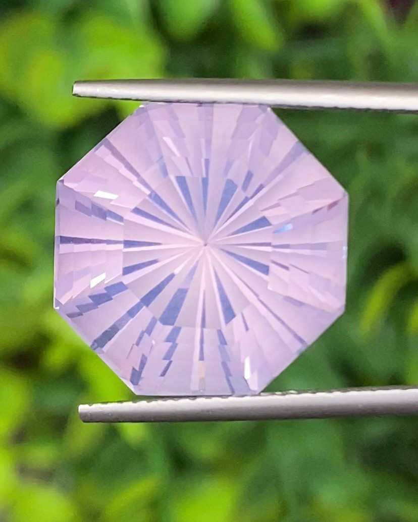 ลาเวนเดอร์ ควอตซ์ Lavender Quartz