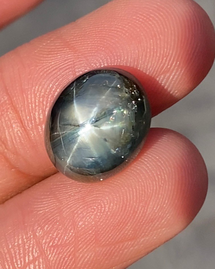 แบล็ค สตาร์ แซฟไฟร์ Natural Star Sapphire