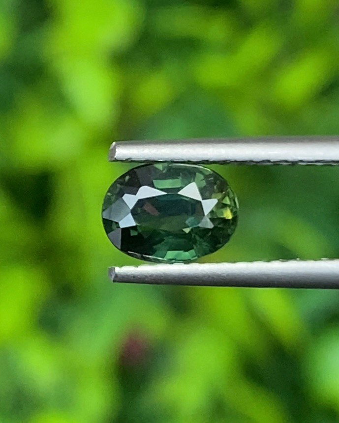 พลอย เขียวส่อง Green sapphire