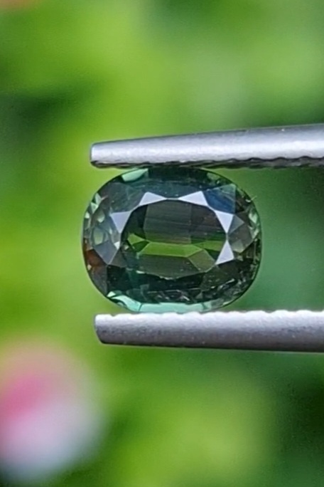 พลอย เขียวส่อง Green sapphire