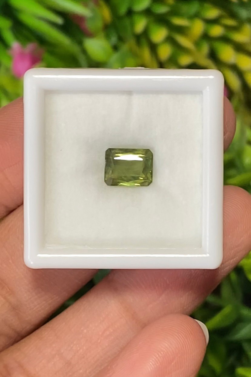 พลอย เขียวส่อง Green sapphire