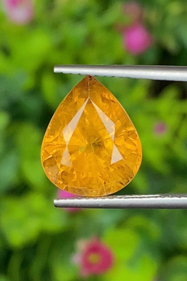บุษราคัม (Yellow Sapphire)