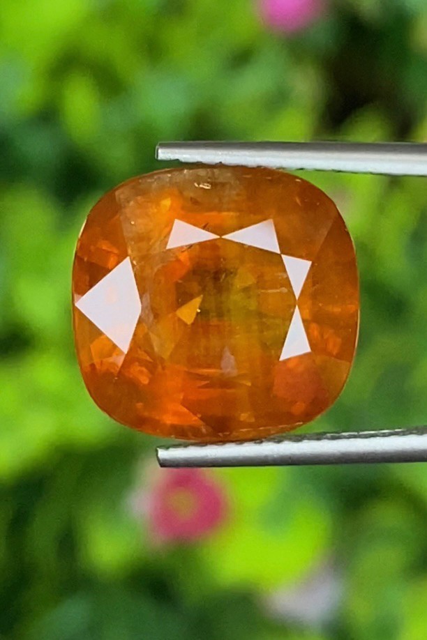บุษราคัม (Yellow Sapphire)