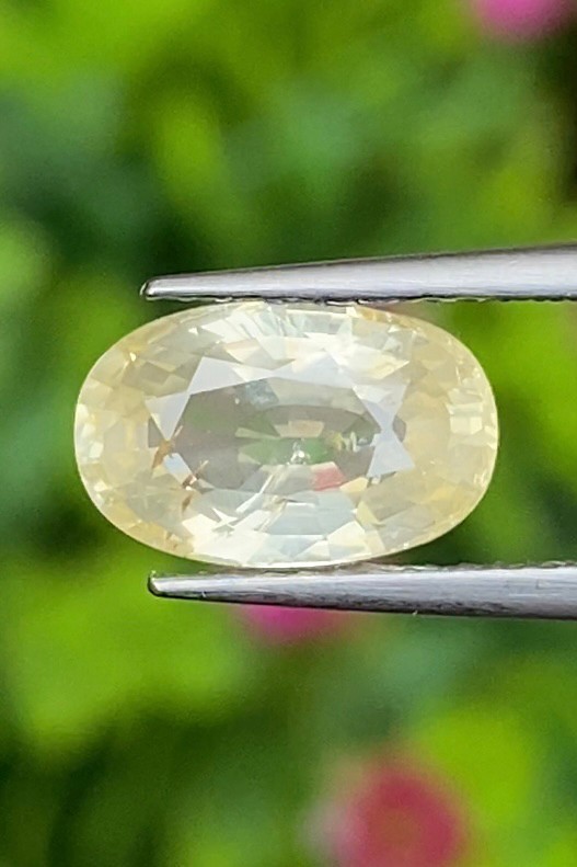 บุษราคัม Yellow Sapphire