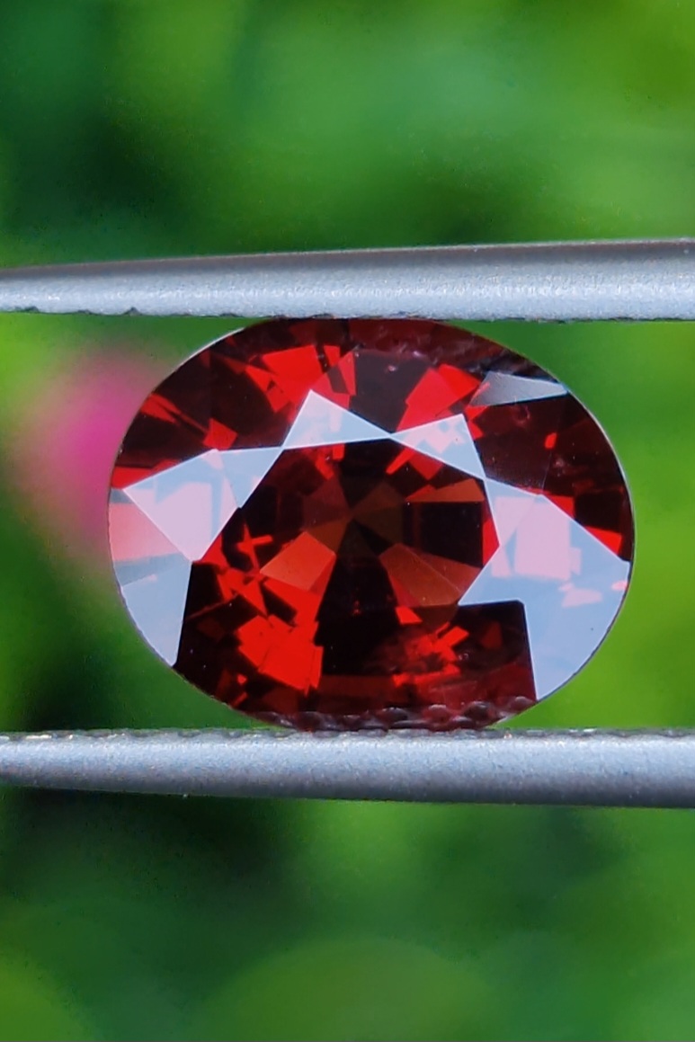สปิเนล Natural Spinel