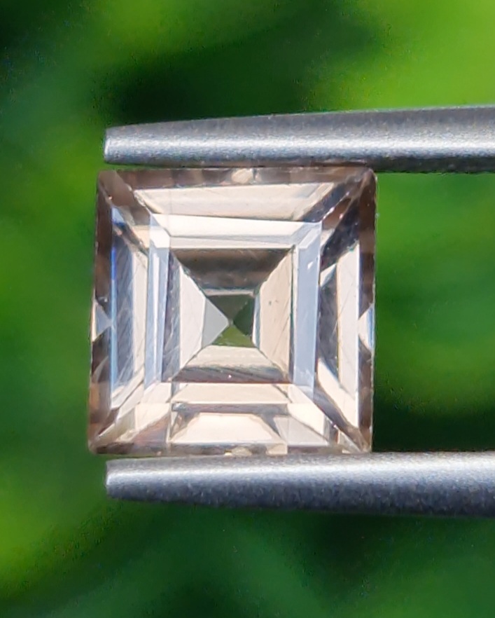 เพทาย Natural Zircon