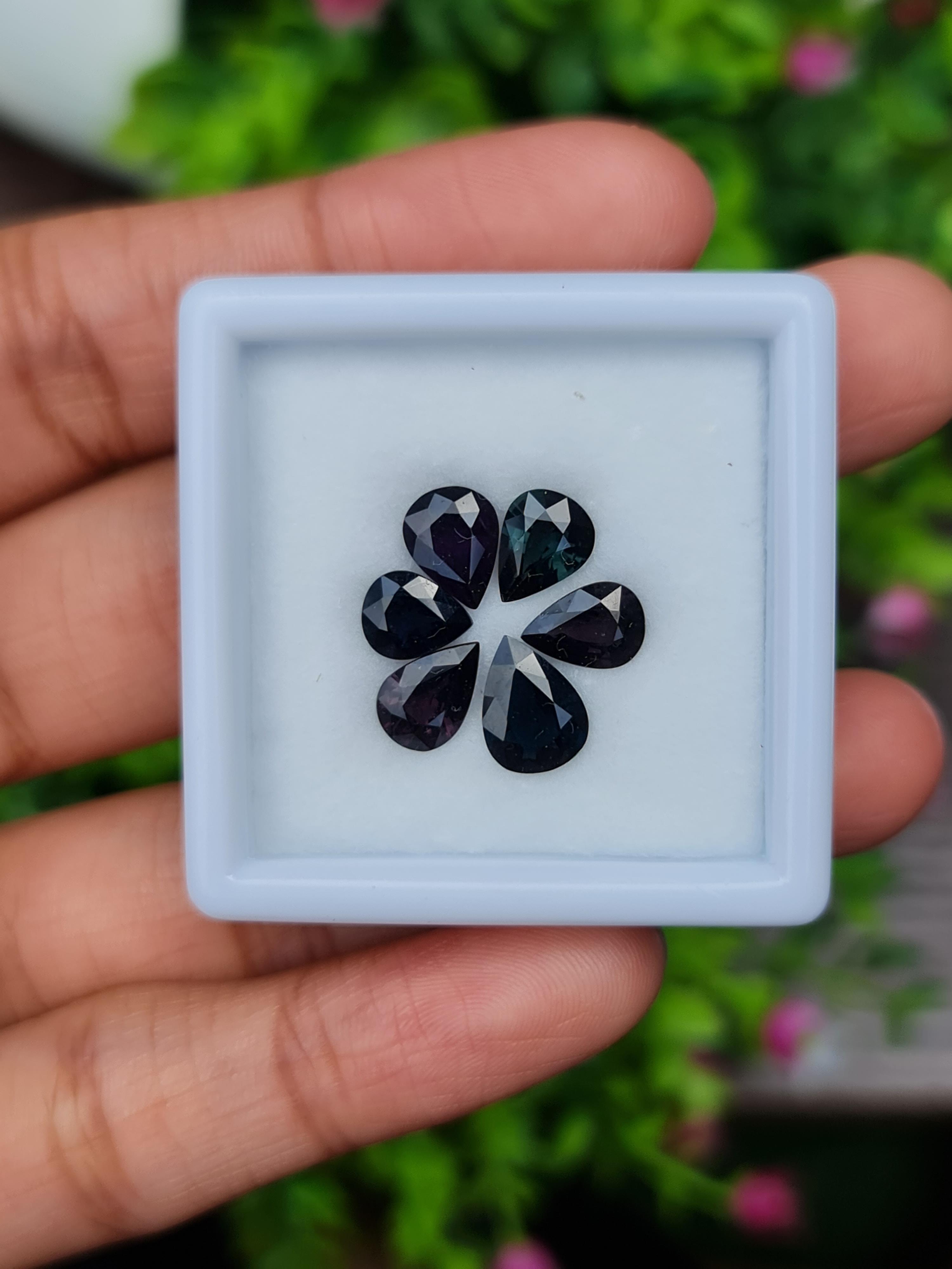 สปิเนล Natural Spinel