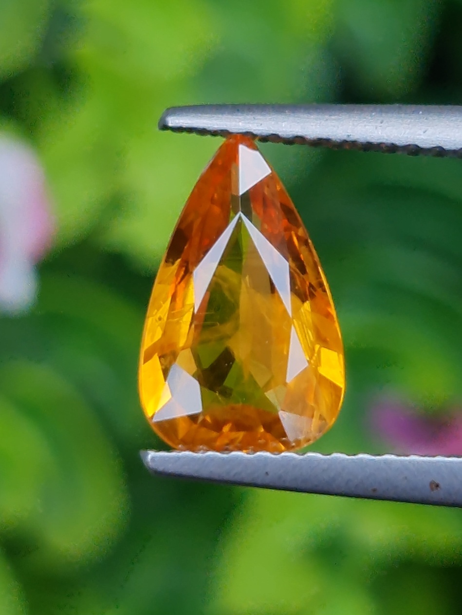 บุษราคัม (Yellow Sapphire)