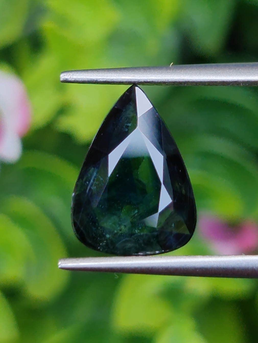 พลอย เขียวส่อง Green sapphire