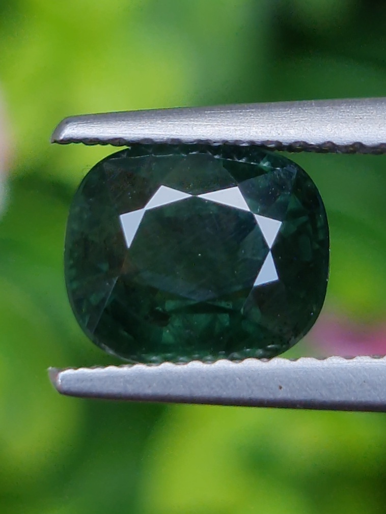พลอย เขียวส่อง Green sapphire