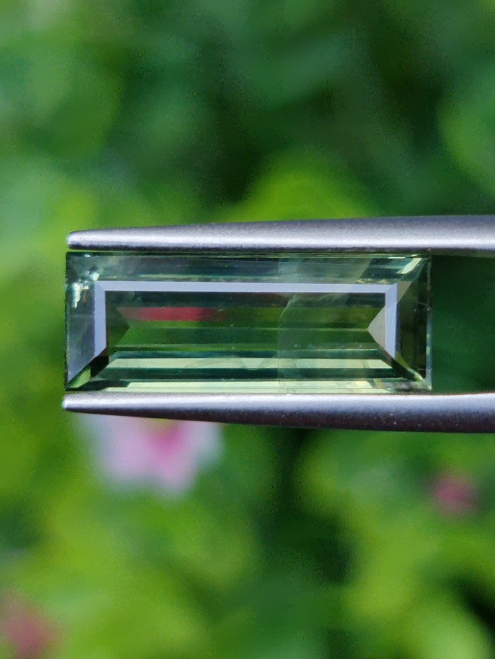 พลอย เขียวส่อง Green sapphire