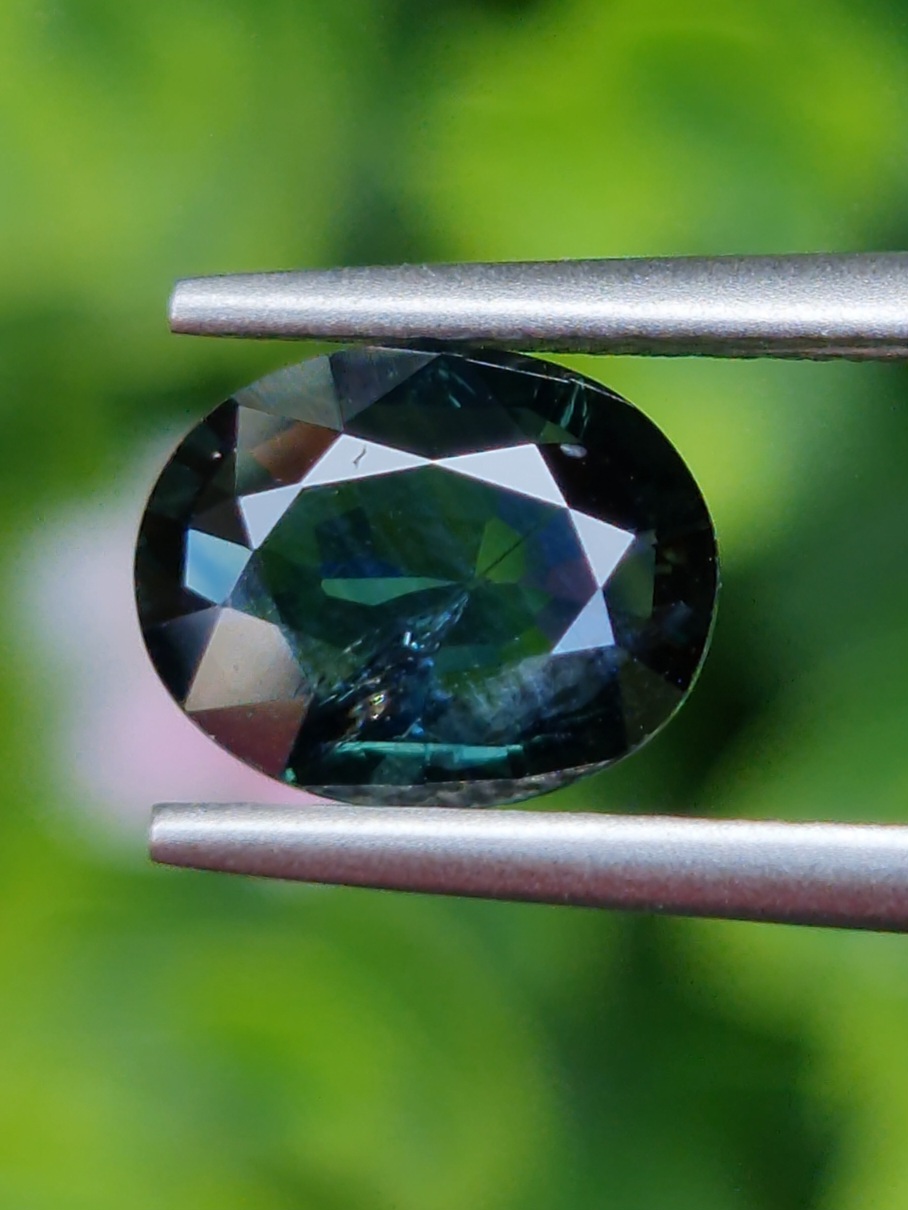 พลอย เขียวส่อง Green sapphire