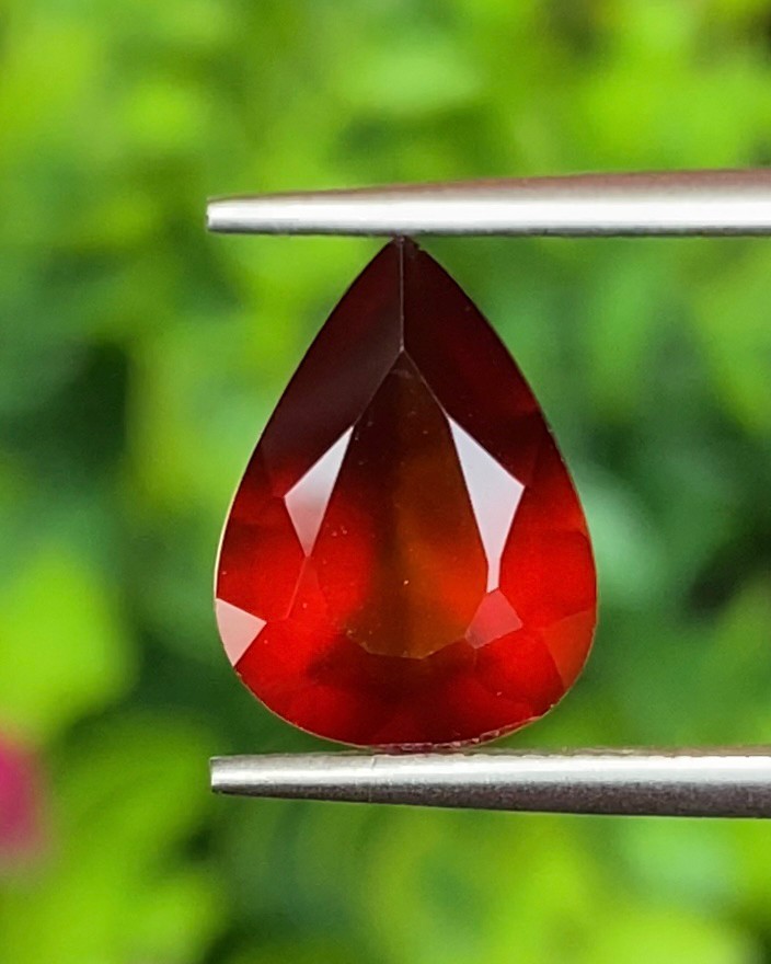 พลอย เฮสโซไนท์ การ์เน็ต Hessonite Garnet