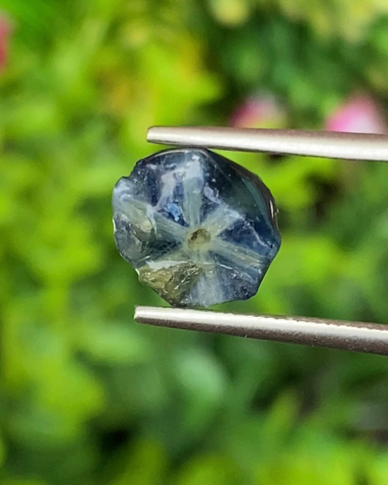 ก้อนผลึก ไพลิน ทราปิเช่ Trapiche Blue Sapphire Raw