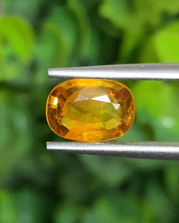 บุษราคัม (Yellow Sapphire)
