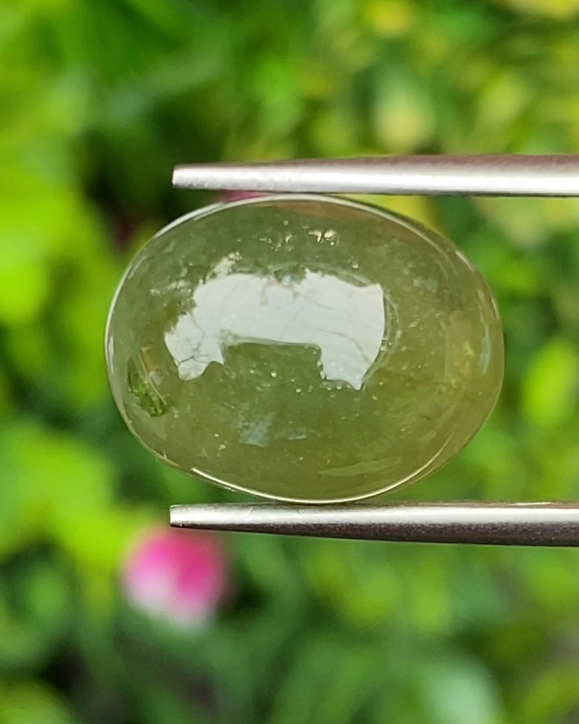 เขียวส่อง (Green Sapphire)