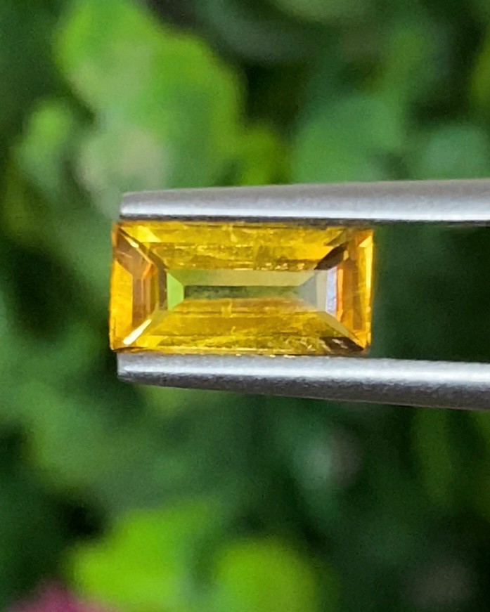 บุษราคัม (Yellow Sapphire)