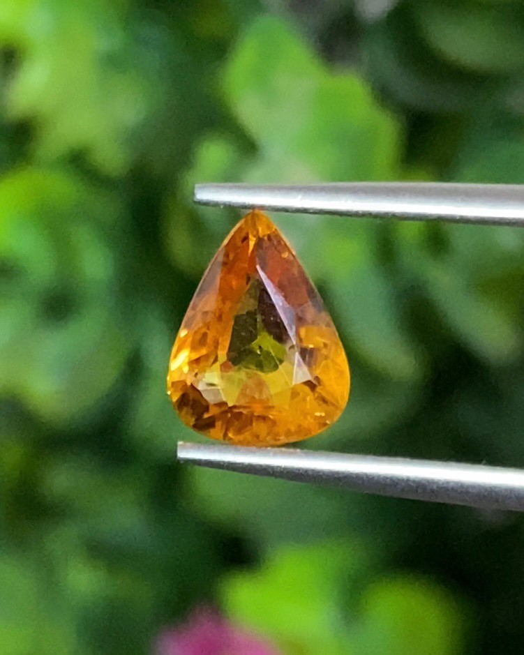 บุษราคัม (Yellow Sapphire)