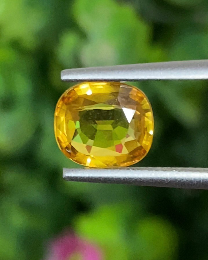 บุษราคัม Natural Yellow Sapphire