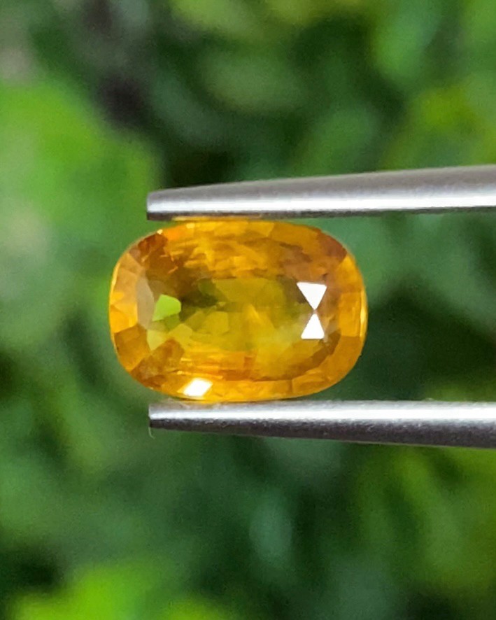 บุษราคัม Natural Yellow Sapphire