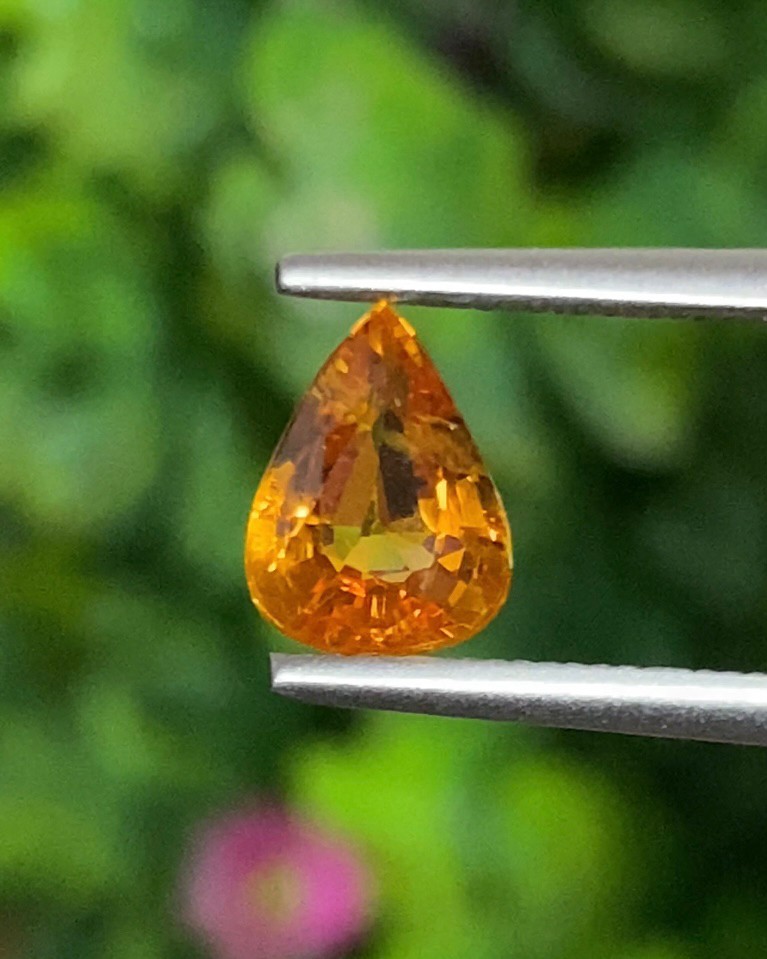 บุษราคัม (Yellow Sapphire)