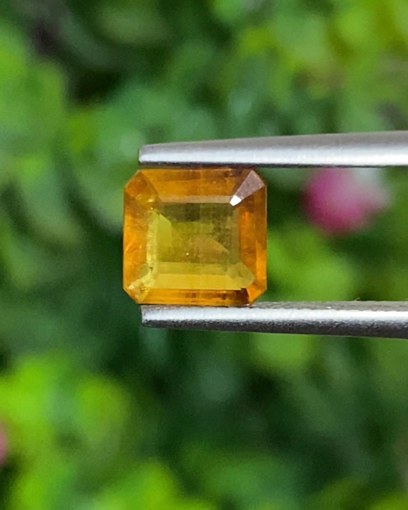 บุษราคัม Natural Yellow Sapphire
