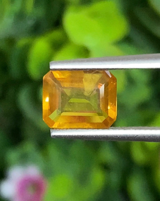 บุษราคัม Natural Yellow Sapphire