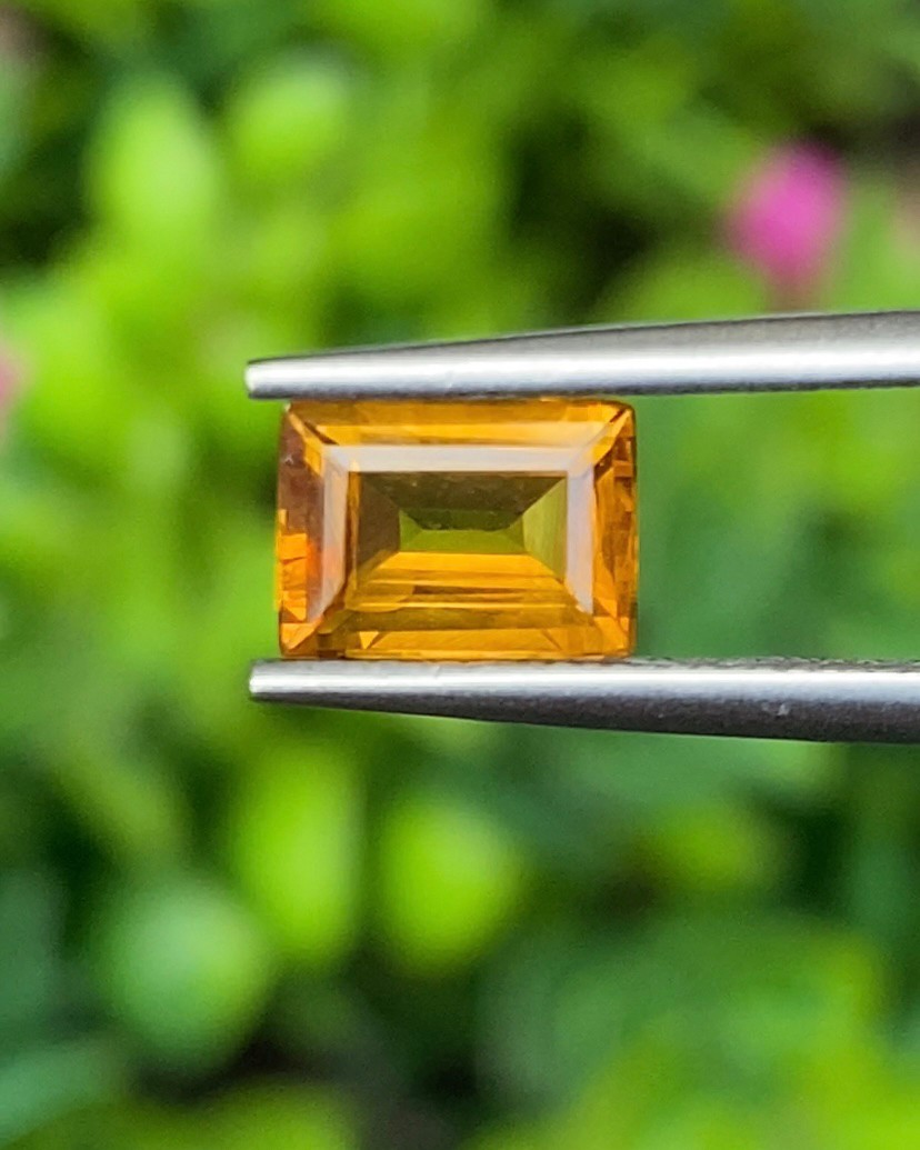 บุษราคัม Natural Yellow Sapphire