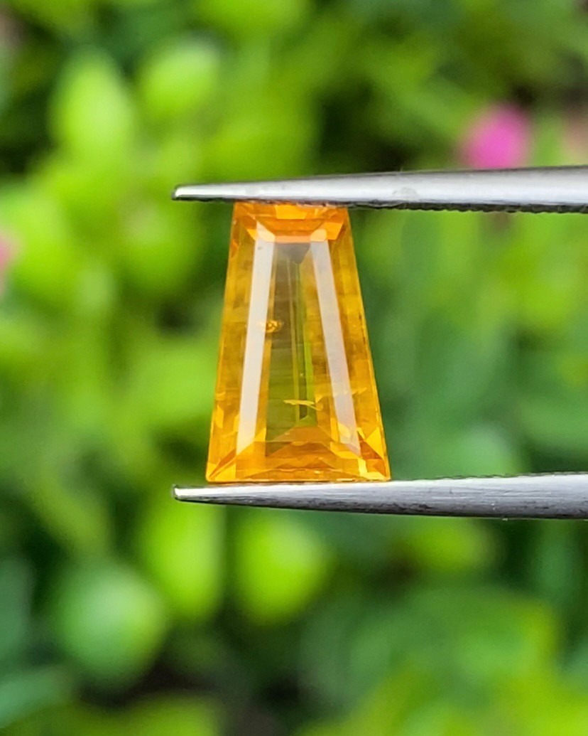บุษราคัม Natural Yellow Sapphire