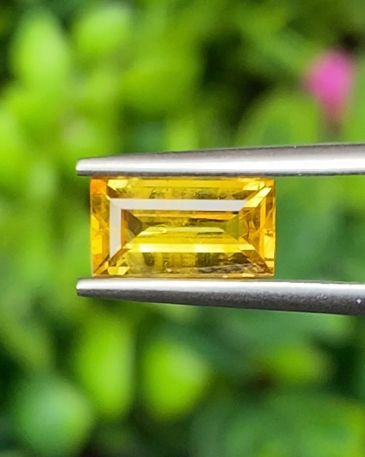 บุษราคัม Natural Yellow Sapphire