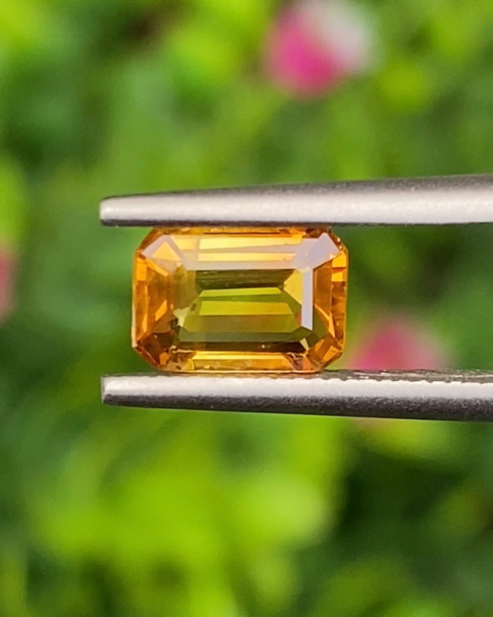 บุษราคัม Natural Yellow Sapphire