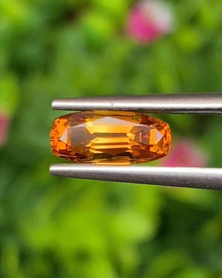 บุษราคัม Natural Yellow Sapphire